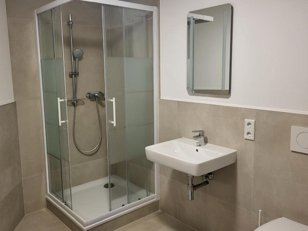 Monteurzimmer Mit Zwei Einzelnen Betten In Einer 3Zi Wohnung Mit Kuche Und Bad Osnabrück Buitenkant foto